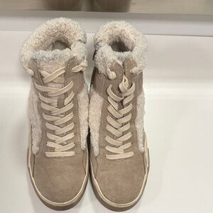 Dolce Vita Lace-Up Sherpa High-Top Boots - Cream/Tan. Size 7.5